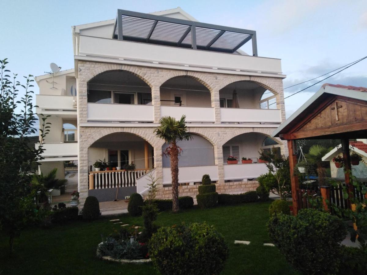 Solmaris Apartments Sukošan Esterno foto