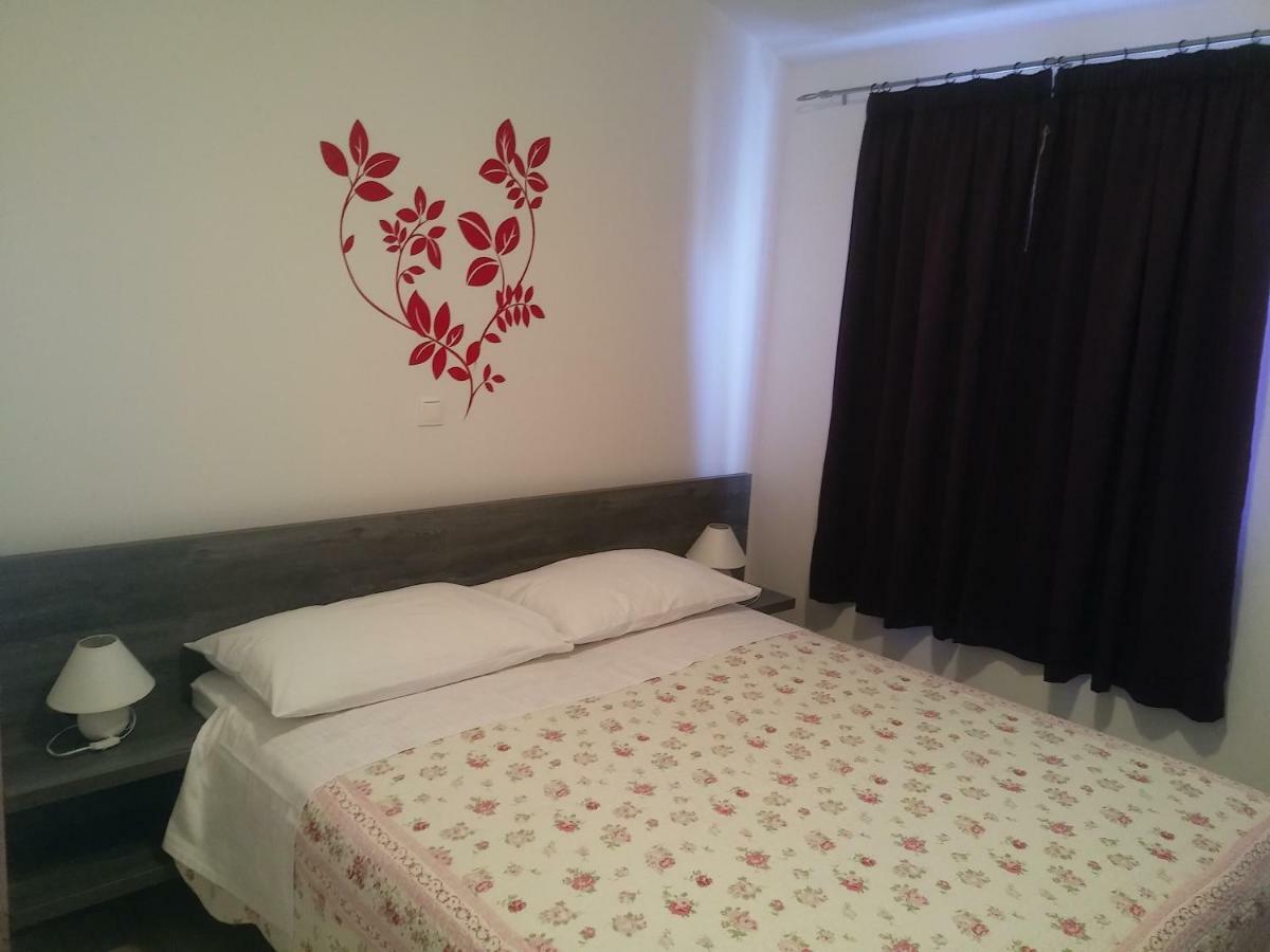 Solmaris Apartments Sukošan Esterno foto